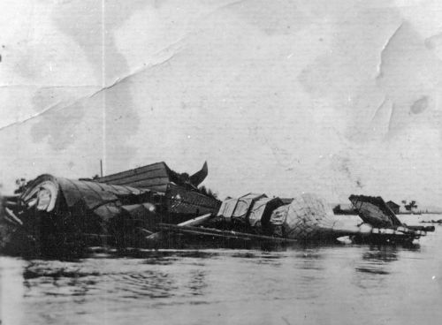 Свято-Никольский храм в городе Зея после наводнении, 1928 год. Фото из Госархива Амурской области