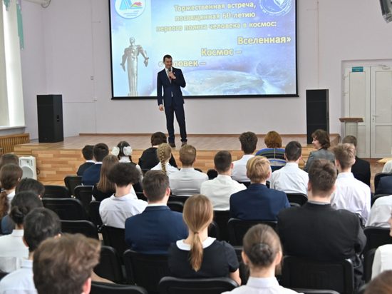 Михаил Дегтярев вместе с учениками хабаровского лицея отправил привет на орбиту