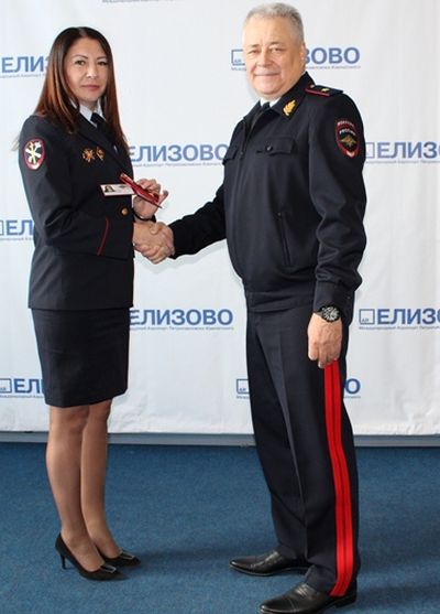 Начальник управления на транспорте МВД России по ДФО генерал-майор полиции Александр Кем представил личному составу Камчатского ЛО МВД России на транспорте нового руководителя, подполковника полиции Елену Жукову