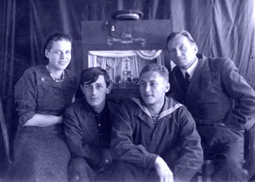 Нанина Прахова, В. П. Некрасов, Л. Н. Александров, А. И. Лакшин, Владивосток, 1938 г.