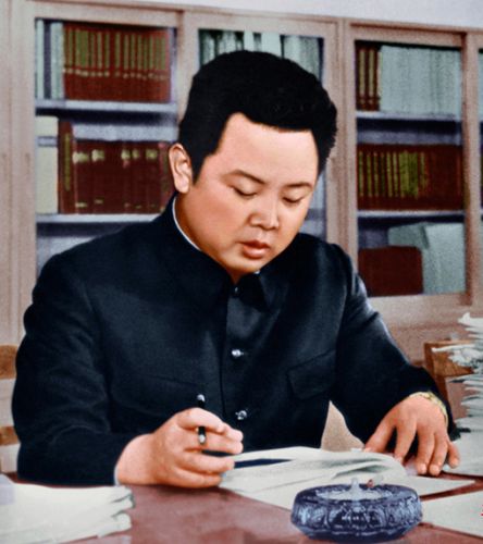 Ким Чен Ир начал работу в ЦК ТПК в июне 1964 года. Фото из архива ЦТАК