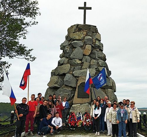 По пути следования были проведены митинги у памятных мест высадки первопроходцев, начавших освоение территорий района