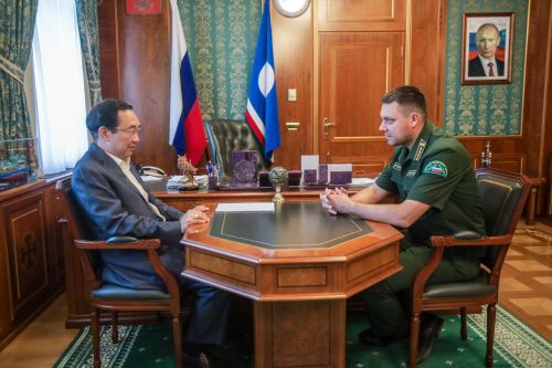 Глава Якутии Айсен Николаев 12 июля провел рабочую встречу с руководителем Федерального агентства лесного хозяйства Иваном Советниковым