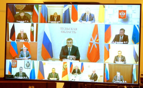 Участники встречи с избранными главами регионов.