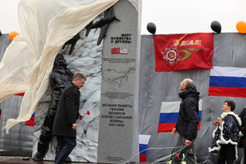 В Уэлькале установили памятник летчикам Алсиба