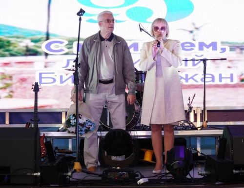 Преподаватель химии 11-й биробиджанской школы Григорий Гладышев получил знак отличия «За заслуги перед Еврейской автономной областью» I степени