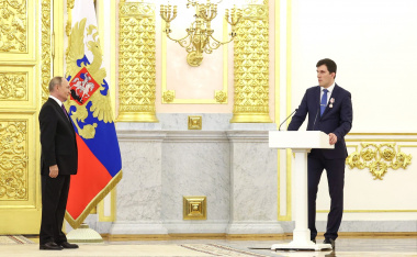 Президент России Владимир Путин наградил орденом Пирогова руководителя Управления Роспотребнадзора по Чукотскому автономному округу Антона Семенихина