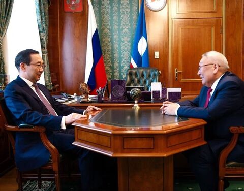 На встрече главы Якутии Айсена Николаева с сенатором от Республики Саха (Якутия) Егором Борисовым