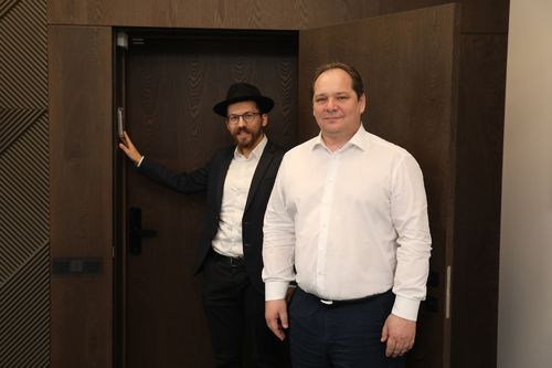 Губернатор Еврейской автономной области Ростислав Гольдштейн провел рабочую встречу с раввином ЕАО Эфраимом Колпаком