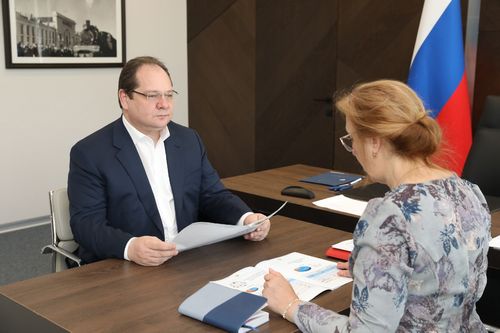 Губернатор ЕАО Ростислав Гольдштейн и председатель избирательной комиссии области Ольга Бабий