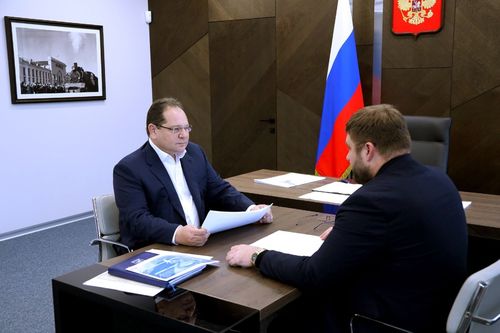 Губернатор ЕАО Ростислав Гольдштейн и генеральный директор НКО Фонд «Инвестиционное агентство ЕАО» Михаил Юркин