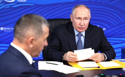 Владимир Путин на совещании по развитию дальневосточных городов.