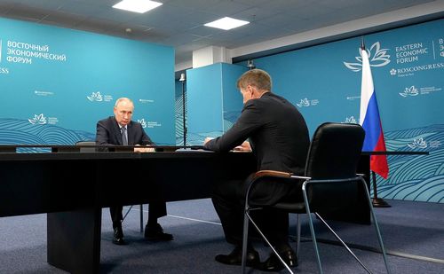 Владимир Путин с губернатором Приморского края Олегом Кожемяко. Фото: Александр Вильф, РИА «Новости»