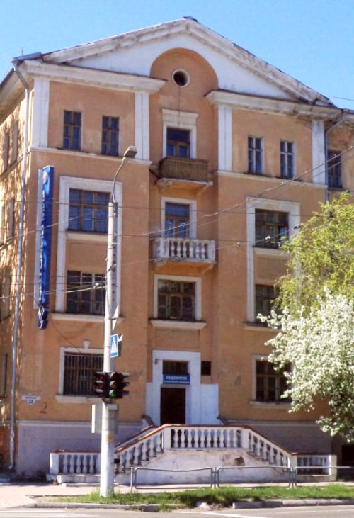 Общежитие строительного техникума по пр. Ленина, 22 - из памятников исключено