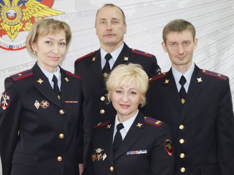 Лариса Шкиль (в центре) и ее команда: Елена Чувашова, Владислав Андреев, и Кирилл Блинов (слева направо).