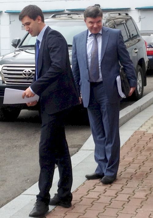 Виктор Чудов (справа) рад видеть журналистов на конгрессе инженеров.