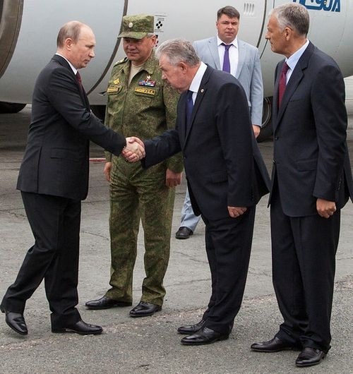 Владимир Путин, Сергей Шойгу, Виктор Ишаев и Александр Хорошавин (слева направо)