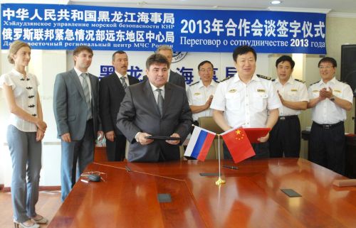 За столом переговоров. 国际谈判