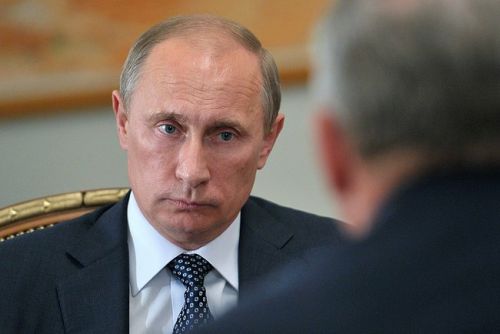 Владимир Путин во время рабочей встречи с вр.и.о.губернатора Хабаровского края Вячеславом Шпортом. Фото пресс-службы Президента России