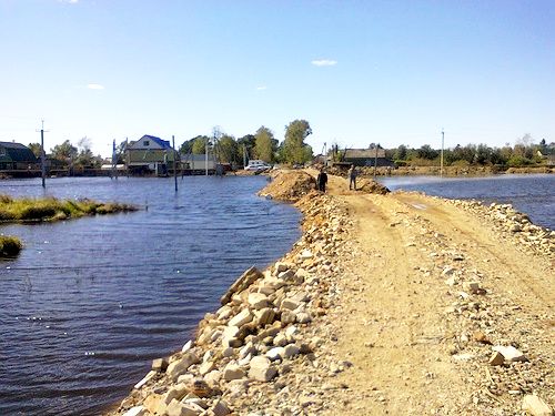 Дамба в Николаевке. Фото Светланы Першиной.
