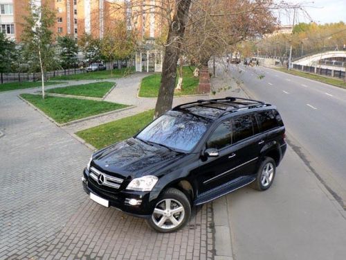Главную машину для министра «Mercedes-Benz GL500» - за 5,5 млн рублей - заказали в Москву