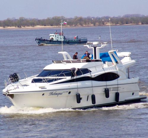 «Виктория» на Амуре. Фото редакции «Дебри-ДВ»