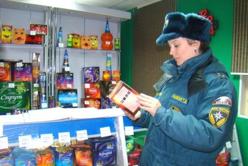 Татьяна Кидовская проверила пиротехнику в Биробиджане