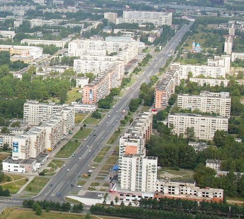 Проспект Первостроителей. Июль 2005года. Прекрасный ракурс найден фотохудожниками Лукиным Н. и Ивахненко В.