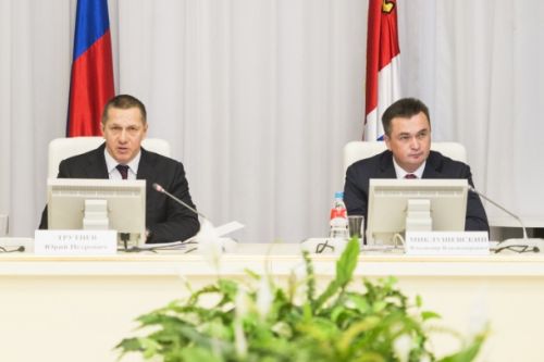 Полпред Юрий Трутнев и губернатор Приморья Владимир Миклушевский. Фото администрации Приморского края. 