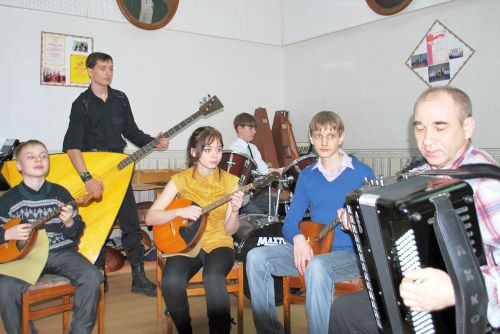 Талантливый учитель ДМШ И.С. Иванов успевает бороться за правду и растить новое поколение народников