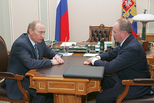 Владимир Путин и Олег Сафонов.