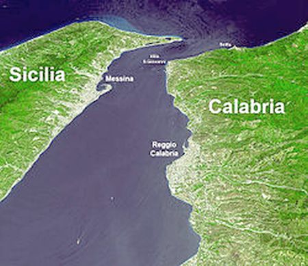 Это тот самый Мессинский пролив, через который построена ЛЭП