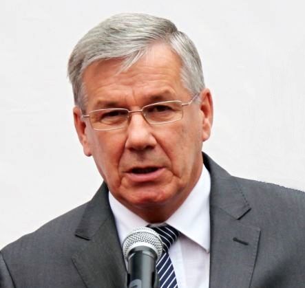 Управляющий делами администрации Хабаровска Вячеслав Безлепкин выступил в роли указателя власти