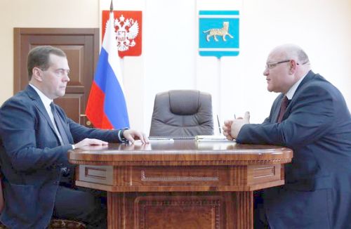 Дмитрий Медведев с губернатором Еврейской автономной области Александром Винниковым