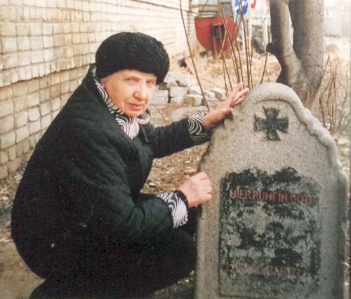 Тамара Бессолицына нашла неизвестное надгробие военнопленного Первой Мировой войны в Хабаровске