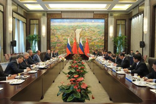 Во время подписания российско-китайских документов. Фото пресс-службы Президента России.
