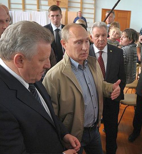 Что сделал губернатор края Вячеслав Шпорт (слева) для свободы слова, для свободы СМИ?
