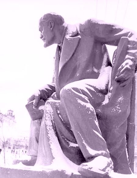 Памятник Ленину. Магадан.