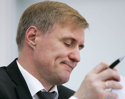 Лидеру хабаровских единороссов Сергею Луговскому пришлось усилить собой состав кандидатов-одномандатников на грядущих выборах в думу. Фото: Евгений Переверзев /  Коммерсантъ