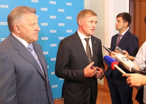 Вячеслав Шпорт и Сергей Луговской говорят о предстоящей победе в думу.