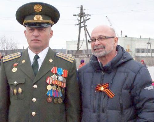 Почетный гражданин Магадана, полковник ФСБ в запасе и друг детства Таймураз Увижев и Сергей Ефимов.