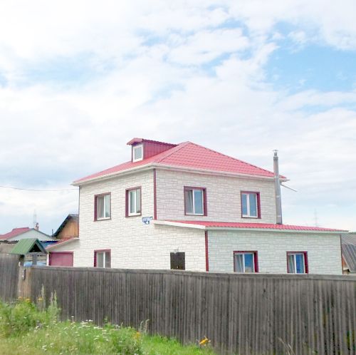 Этот коттедж за высоким забором на улице Луговой, построил глава Ванинского района, но почему он не желает регистрироваться по этому адресу?