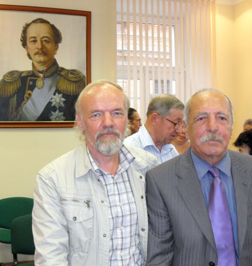 Почетный гость из Санкт-Петербурга В.С. Муравьев-Амурский (справа) и В.В. Иванов-Ардашев в Хабаровске.