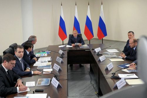 На совещании по вопросу развития космодрома Восточный. Фото пресс-службы Президента России
