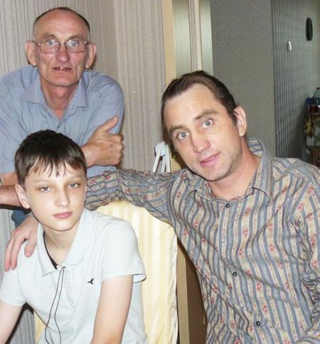 Фото втроем: Алексей Андрианович, Георгий и Игорь (на переднем плане, слева направо) Хорошиловы