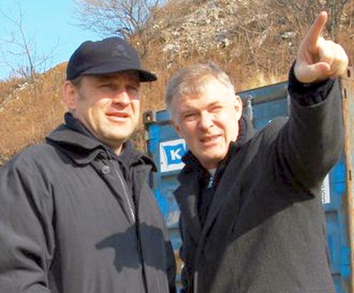 Бывший губернатор Дарькин и строитель Степанченко (справа)