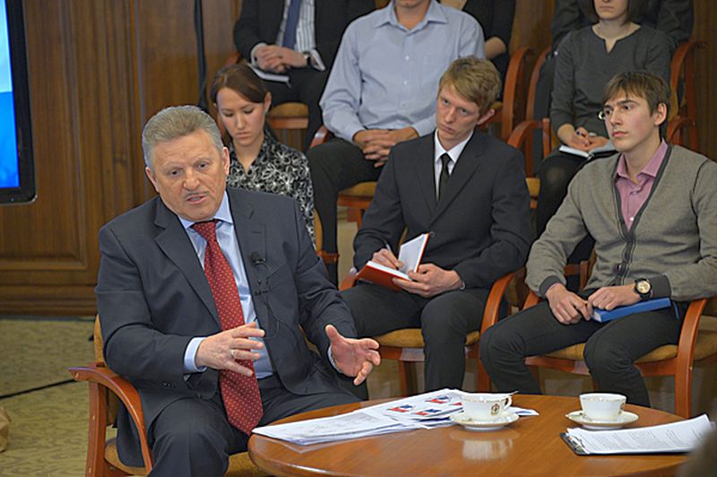 Губернатор края Вячеслав Шпорт 23 января провел кулуарную пресс-конференцию с избранными пресс-службой федеральными и региональными СМИ, продемонстрировав таким образом полную и окончательную «открытость». Фото пресс-службы губернатора края.