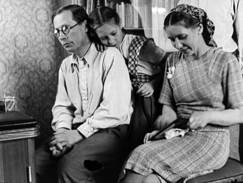 Николай Алексеевич, Екатерина Васильевна и Наташа. Фото 1946 года./ Нажмите, чтобы УВЕЛИЧИТЬ (нажмите, чтобы увеличить)