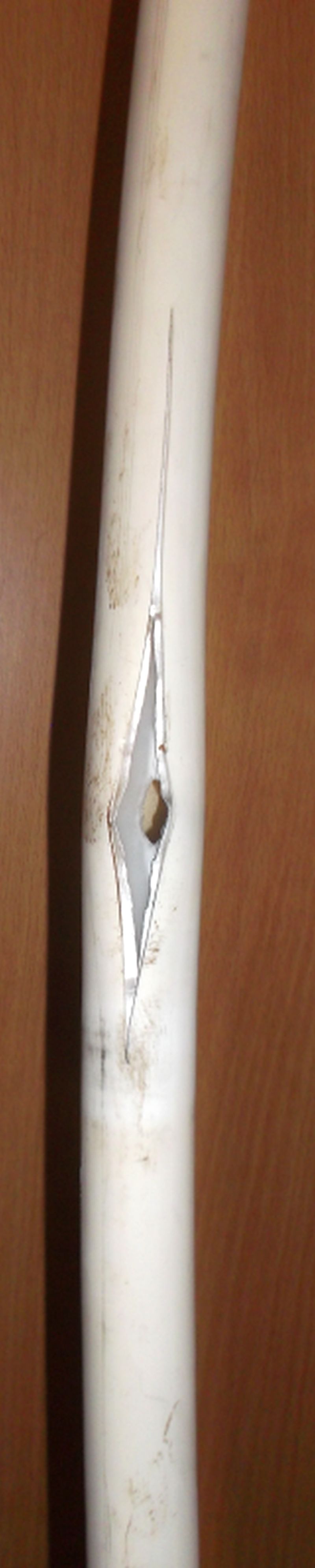 Стояк производства «ЖКХ Снаб», из-за разрыва которого была залита квартира №111. Фото предоставлено советом многоквартирного дома.