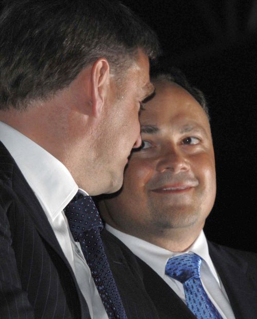 С бывшим губернатором (с С.М.Дарькиным) Игорю Сергеевичу Пушкареву было проще